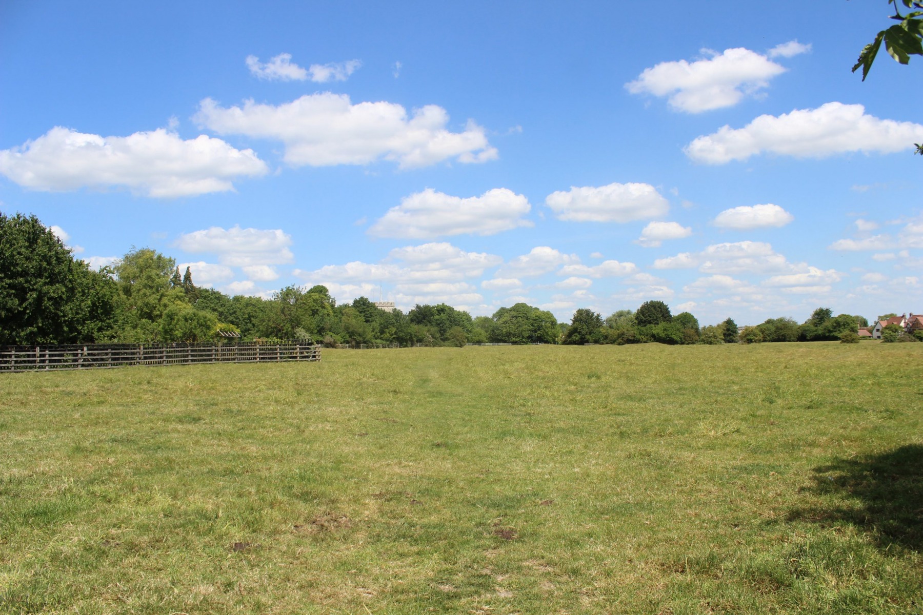 Field near church Pirton